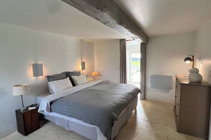 Country house with exceptional view - sleeps 9/11 - swimming pool in Chêne-Arnoult, Auxerre und Umgebung