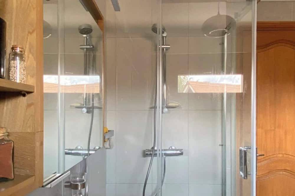 Modern house à 15 minutes away from Paris in Rueil-Malmaison, Altos del Sena