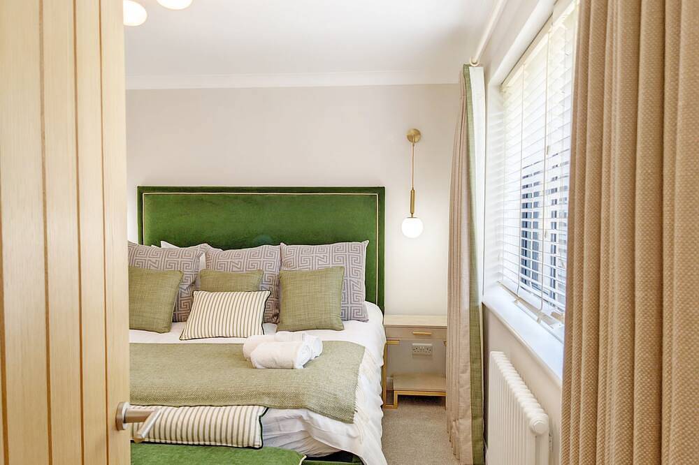 Steddles - Chichester  -  a town house that sleeps 8 guests  in 4 bedrooms in Chichester, West Sussex