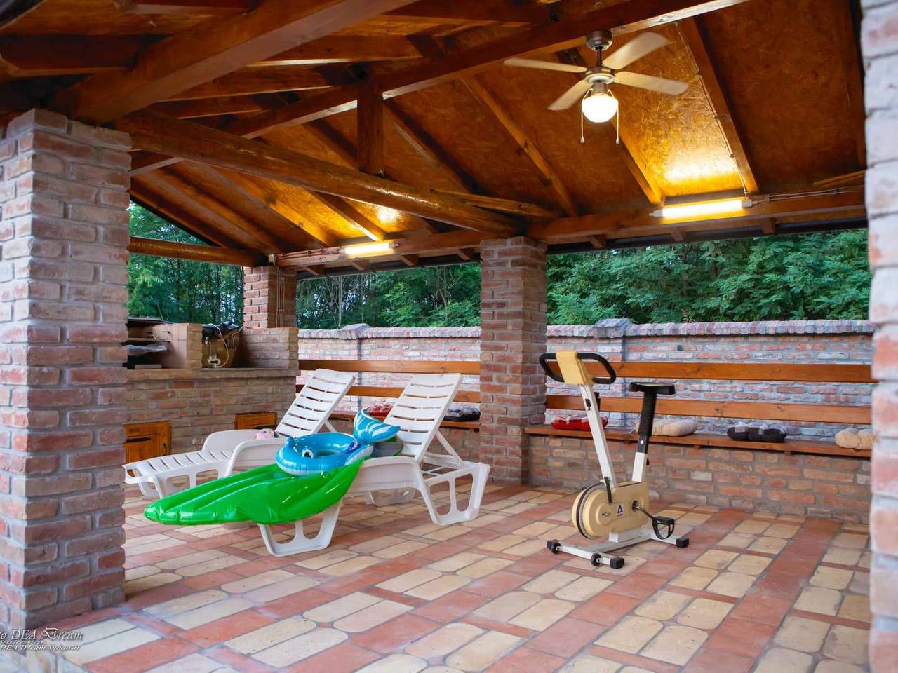 Appartement confortable de 130 m² avec balcon, parking et à 2 km de la plage in Vukovar-Syrmia