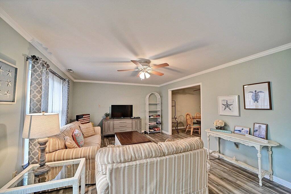 Excellent 3 bedroom Summer House in Beach Town! Trolley, Beaches, Wifi and more! in Bethany Beach, Sussex County (Delaware)