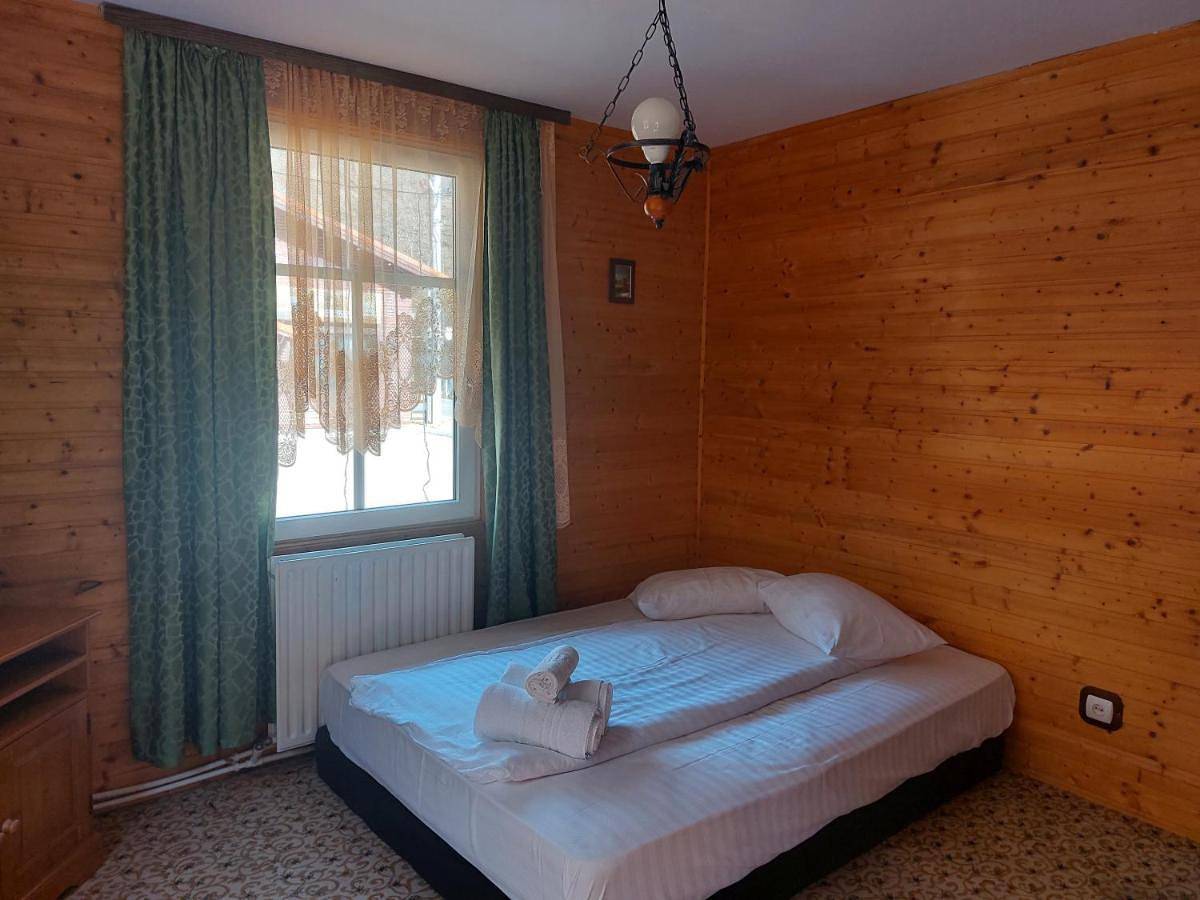Double Room with Extra Bed in Carpates