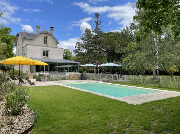 Gîte pour 14 personnes, avec terrasse ainsi que piscine et jardin - 1