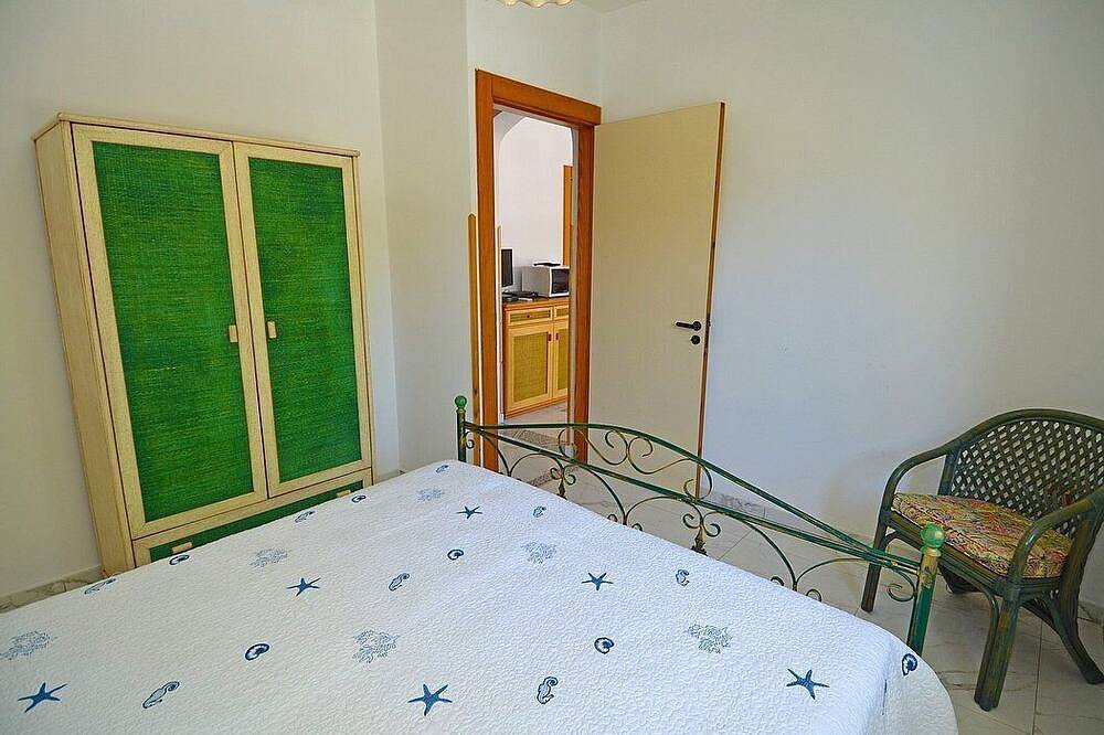 Casa Nima: A welcoming independent house situated at a short distance from the beach, with Free Wi-Fi. in Marina di San Gregorio, Patù