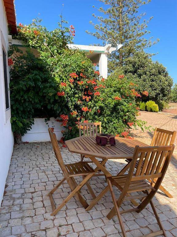Casa rural para 3 personas, con vistas y jardín además de terraza y piscina en Tavira