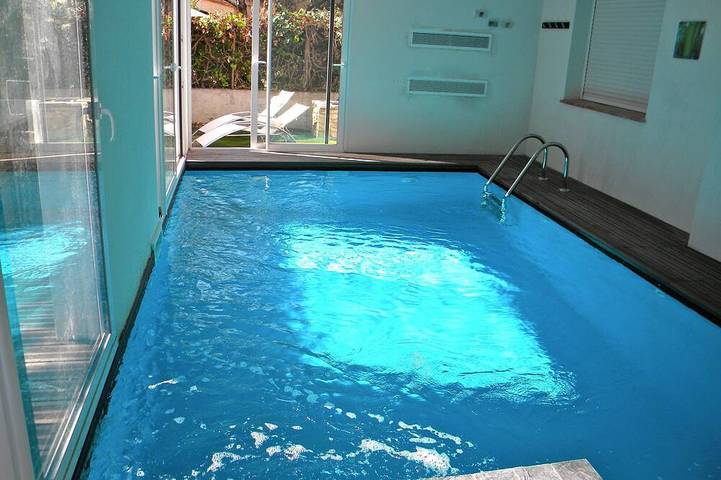 Gîte pour 4 personnes, avec Balcon ainsi que Jacuzzi et Jardin dans Office De Tourisme De Villeneuve Loubet