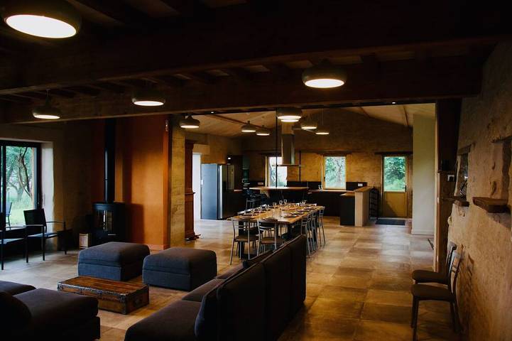 Gîte pour 14 personnes, avec terrasse et jardin à Sepvret