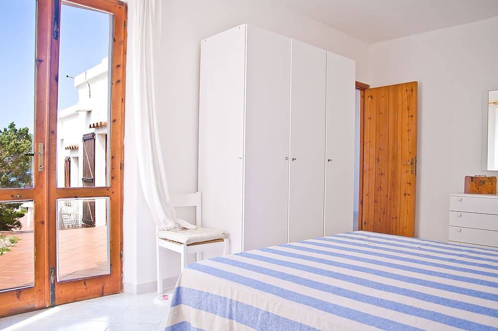 Fantastica villa in prima fila con vista mare mozzafiato in Baia Santa Reparata, Santa Reparata