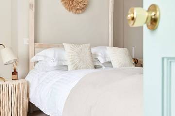 Log Cabin for 18 People in Bournemouth, South West England, Photo 3