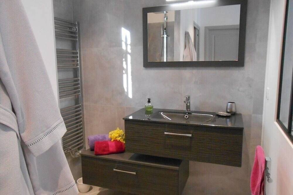 In the heart of a pine forest, to the song of the cicadas! in Valbonne, Cannes region