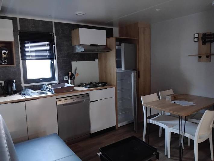 Camping pour 6 personnes, avec bassin pour enfant ainsi que piscine et terrasse, adapté aux familles dans Plage de l'Espiguette - 3