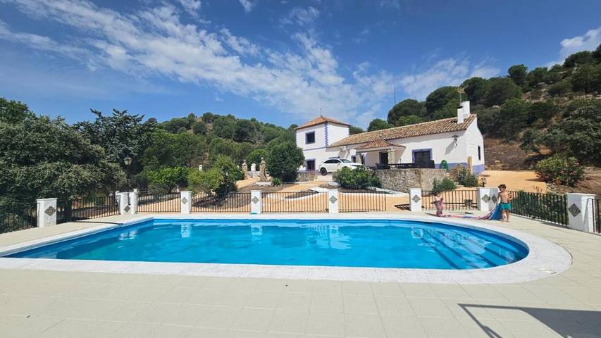Casa rural para 14 personas, con Terraza además de Piscina y Vistas en Andújar