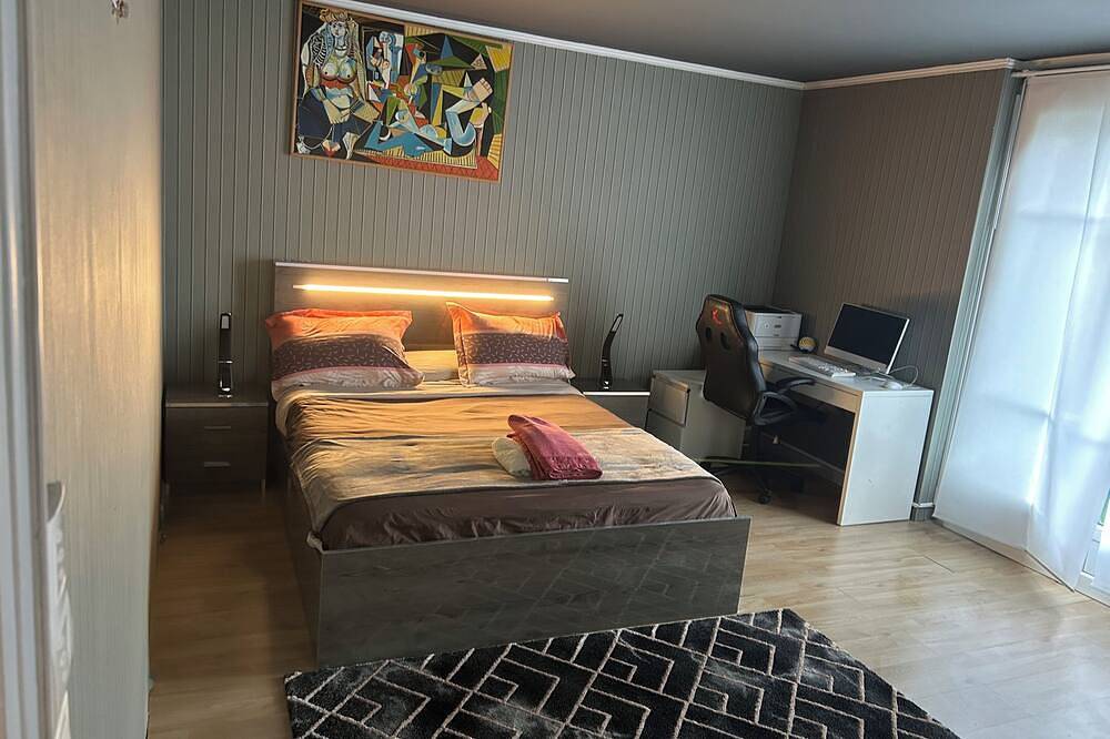 Villa Maxonale near Paris with Heated Pool, Sauna & Jacuzzi in Villemoisson-sur-Orge, Essonne