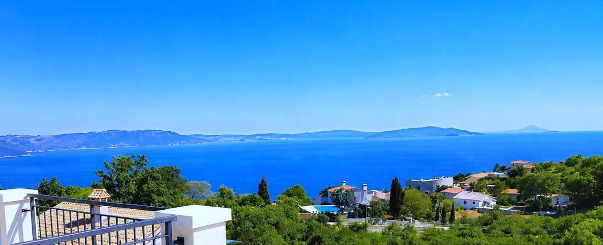 Villa pour 6 personnes, avec terrasse ainsi que piscine et vue à Rabac - 4