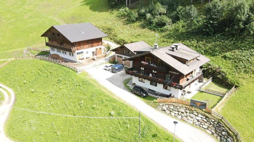 Ferienwohnung für 7 Personen, mit Balkon und Terrasse sowie Garten und Ausblick in Steinhaus (Ahrntal)