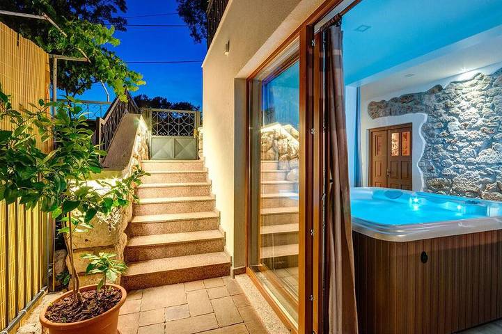 Gîte pour 10 personnes, avec jardin et jacuzzi, animaux acceptés en Croatie