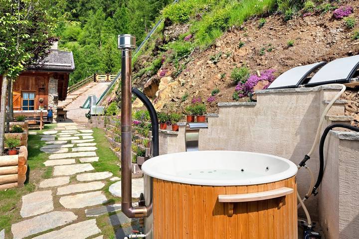 Entire apartment, Chalet Berghof Laret Arnica Apartment with Mountain View, Sauna and Wi-Fi in Rabbi, Stilfser Joch National Park