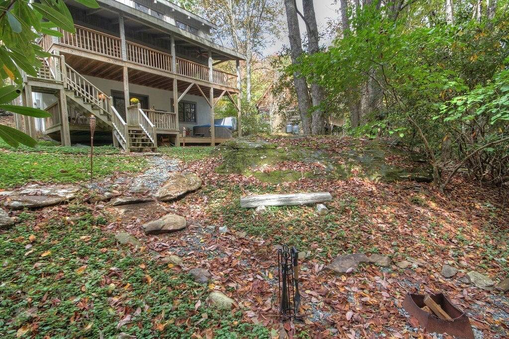 Gemütliche Berghütte in \"The Lakes\", Whirlpool, Spielzimmer, Feuerstelle, Kingsize-Betten, Angeln in Blue Ridge Parkway, Seven Devils