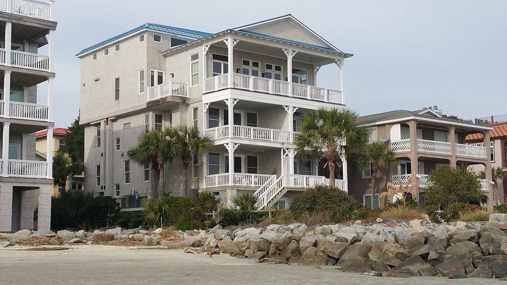 Ganze Wohnung, Schöne Ocean Front Cottage mit herrlichem Blick - nur wenige Schritte vom Strand entfernt! in St. Simons Island, Glynn County