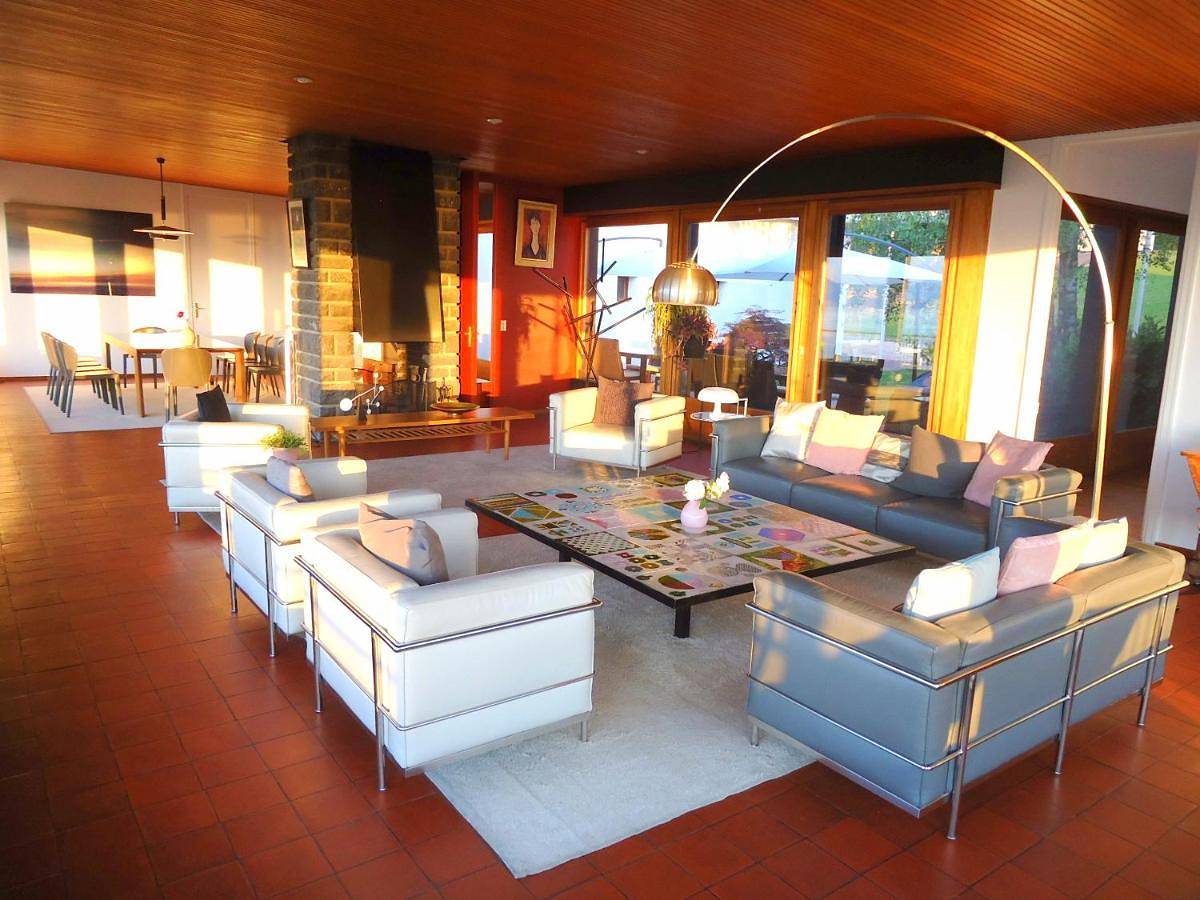 Evian villa with Lake Geneva views in 1960 mid-century modern style in Neuvecelle, Région de Thonon-les-Bains