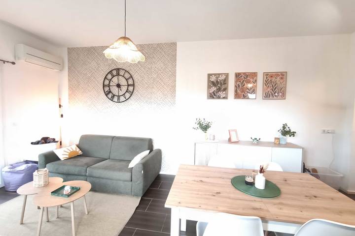 Gîte pour 4 personnes, avec terrasse, adapté aux familles dans Plage d'Agosta - 2