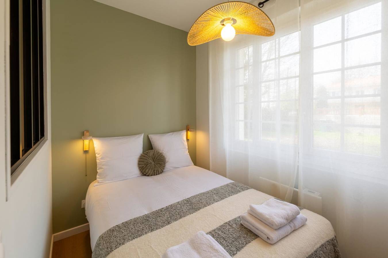 Appartement entier, Pessac : Charmant T2 moderne – Idéal Duo ou Pro in Pessac, Région de Bordeaux