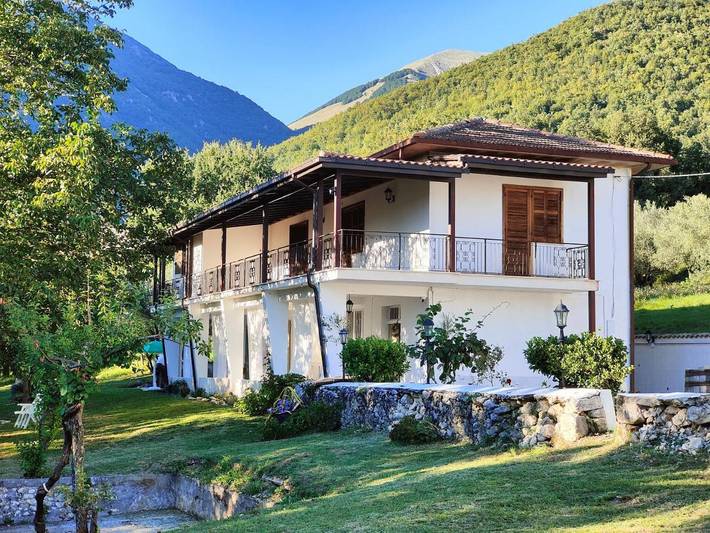 Location de vacances pour 3 personnes, avec vue et jardin à San Donato Val di Comino