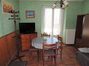 Gîte pour 2 Personnes dans Picherande, Massif central, Photo 1