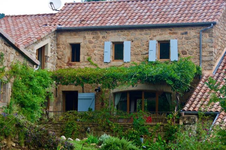 Location de vacances pour 8 personnes, avec jardin ainsi que vue et piscine à Les Salelles - 3