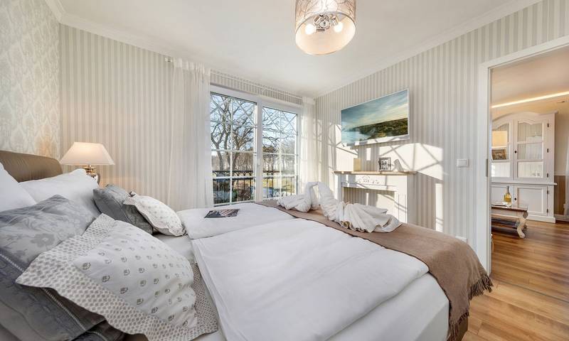 Ganze Wohnung, 5 Sterne Luxus Apartment direkt am Meer mit Kamin, Wellnessbereich und Sauna in Ostseebad Zingst, Zingst