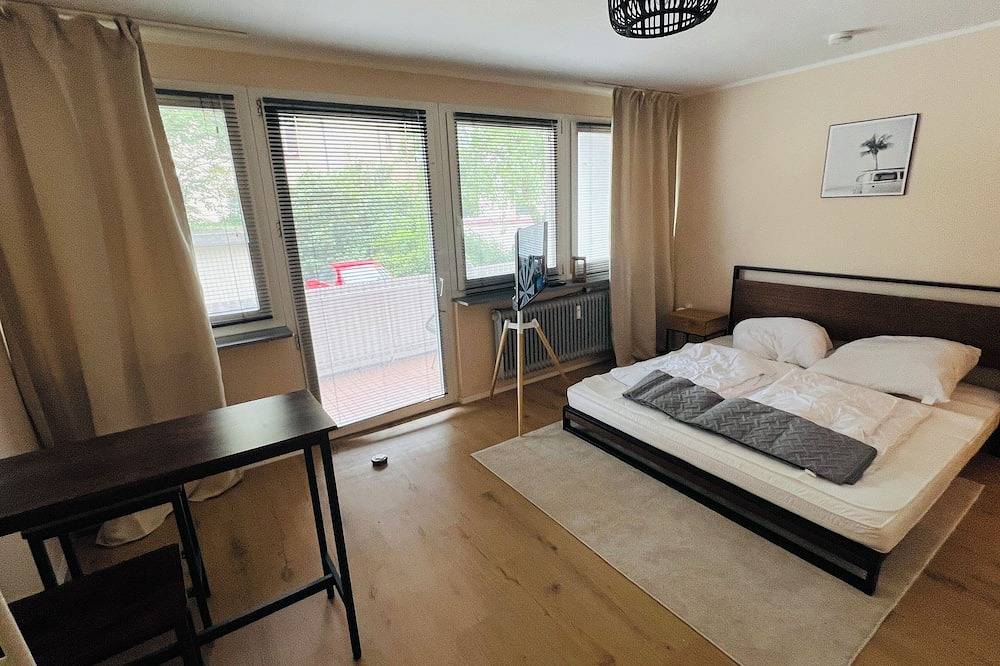 Entire apartment, 1-room apartment near Sanaklinikum balcony Netflix in Offenbach am Main, Offenbach