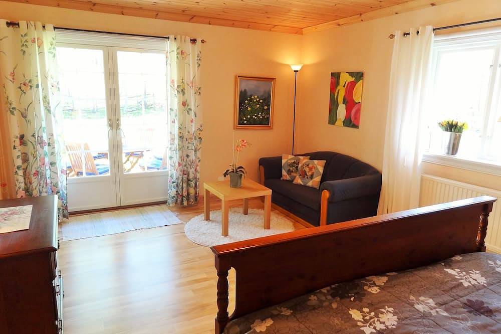 Haus in sonniger Lage am Sommen mit eigenem Steg und Boot, gute Angelmöglichkeit in Boxholm kommun, Sommen