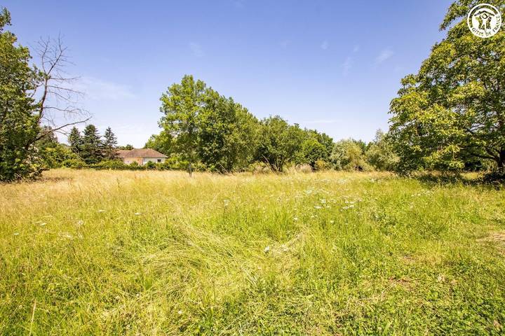 Gîte pour 3 personnes, avec jardin et piscine à La Chapelle-Saint-Sauveur - 2