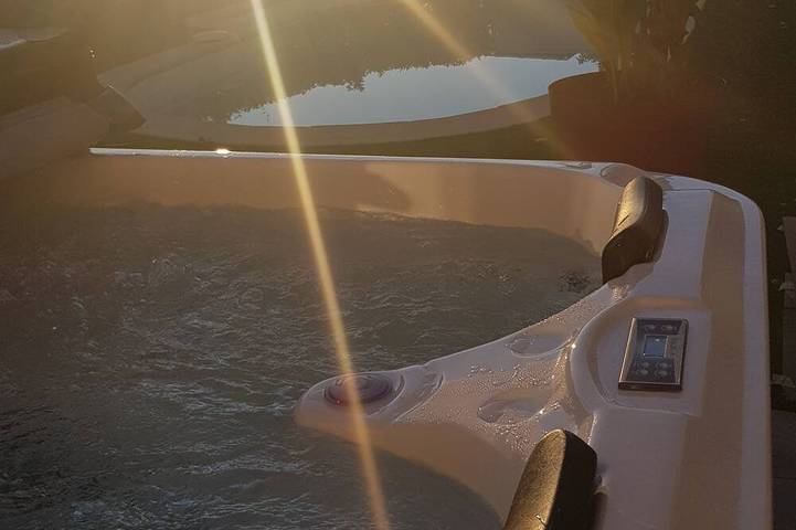 Location de vacances pour 6 personnes, avec Jacuzzi ainsi que Terrasse et Jardin à Abeilhan