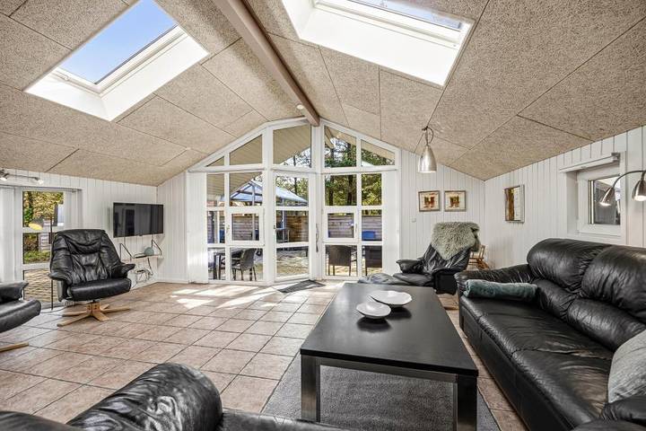 Cosy holiday home with a sauna, an indoor spa and a wood-burning stove on a natural plot in Blåvand in Ho, Varde Region
