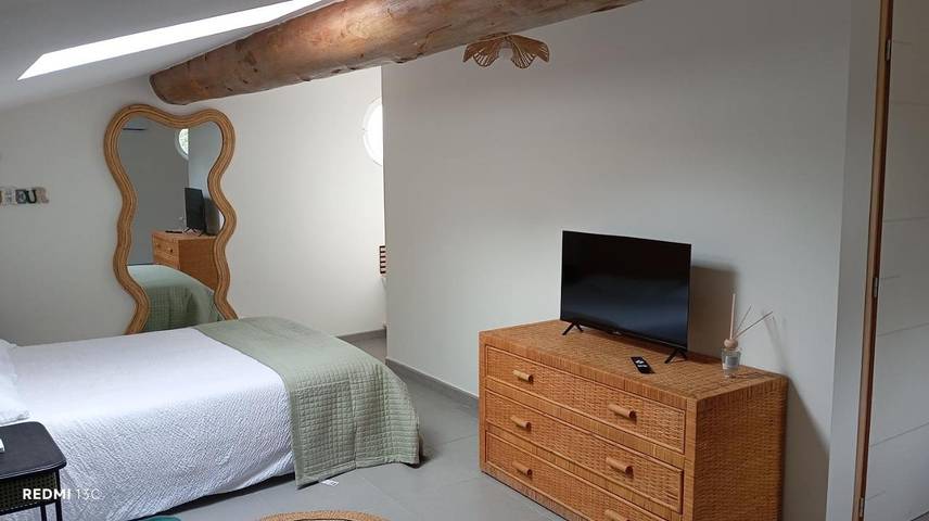 Gîte pour 3 personnes, avec terrasse ainsi que jardin et piscine à Causse-de-la-Selle - 3