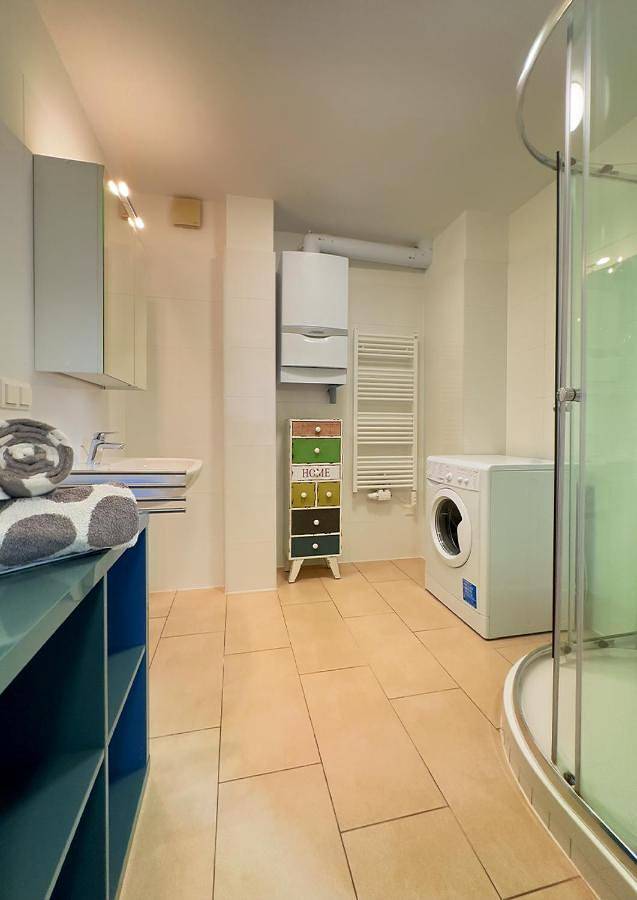 Ganze Wohnung, Rooftop Apartment for 6, Air Conditioning, Rooftop Terrace, Metro U3 in Wien, Donau Niederösterreich