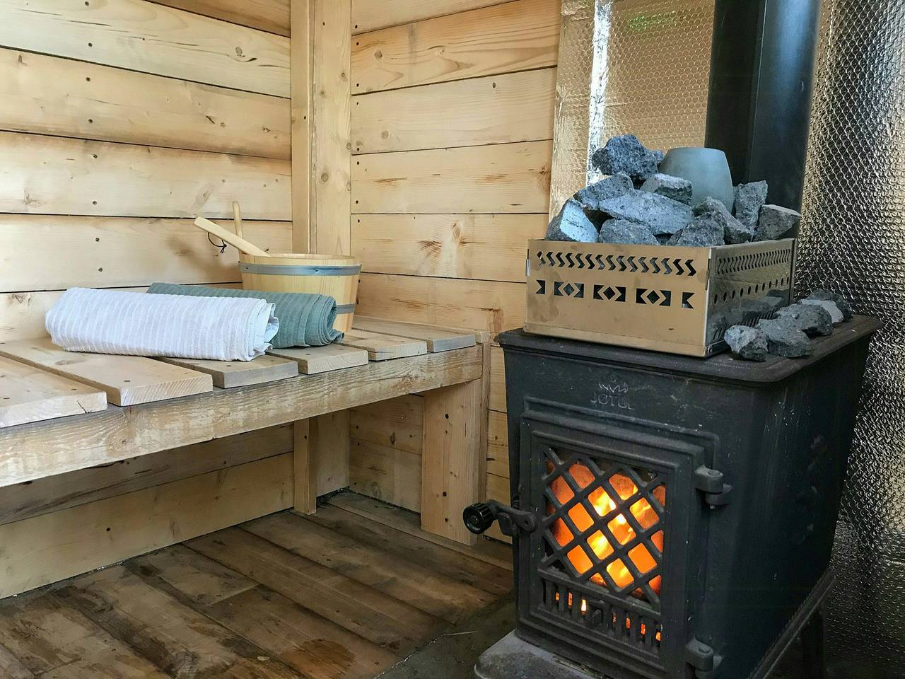 Turm aus dem 15. Jahrhundert mit Sauna im Apennin in Polinago, Modena Provinz