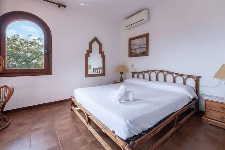 Location de vacances pour 8 personnes, avec piscine ainsi que balcon et jardin dans Segur de Calafell - 2