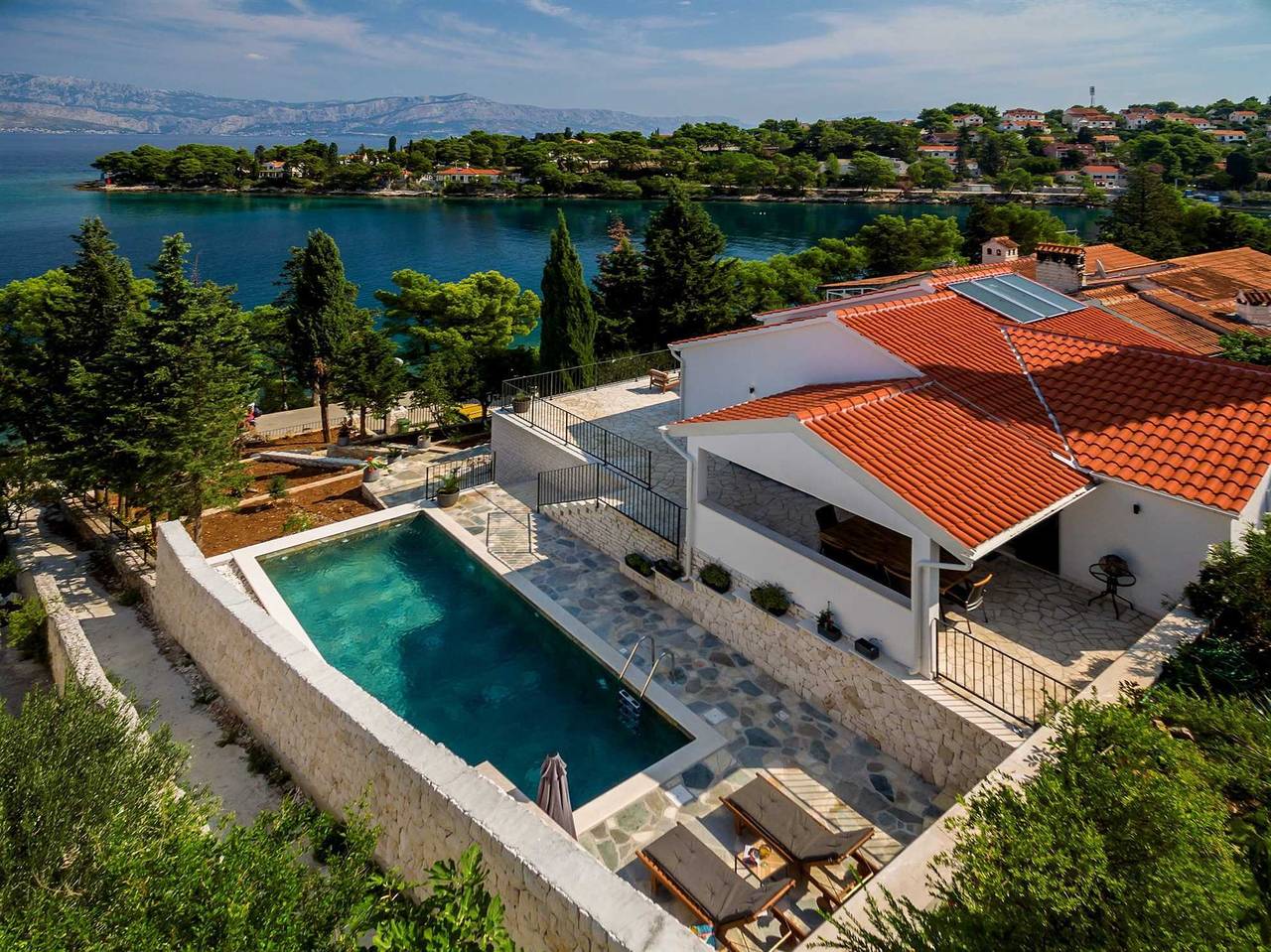 Villa Creativa with Heated Pool in Supetar, Brac