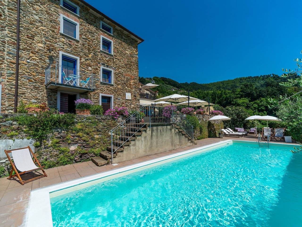 Ganze Wohnung, Studio 'Seventh ' mit Gemeinschaftspool in Massa, Italienische Riviera