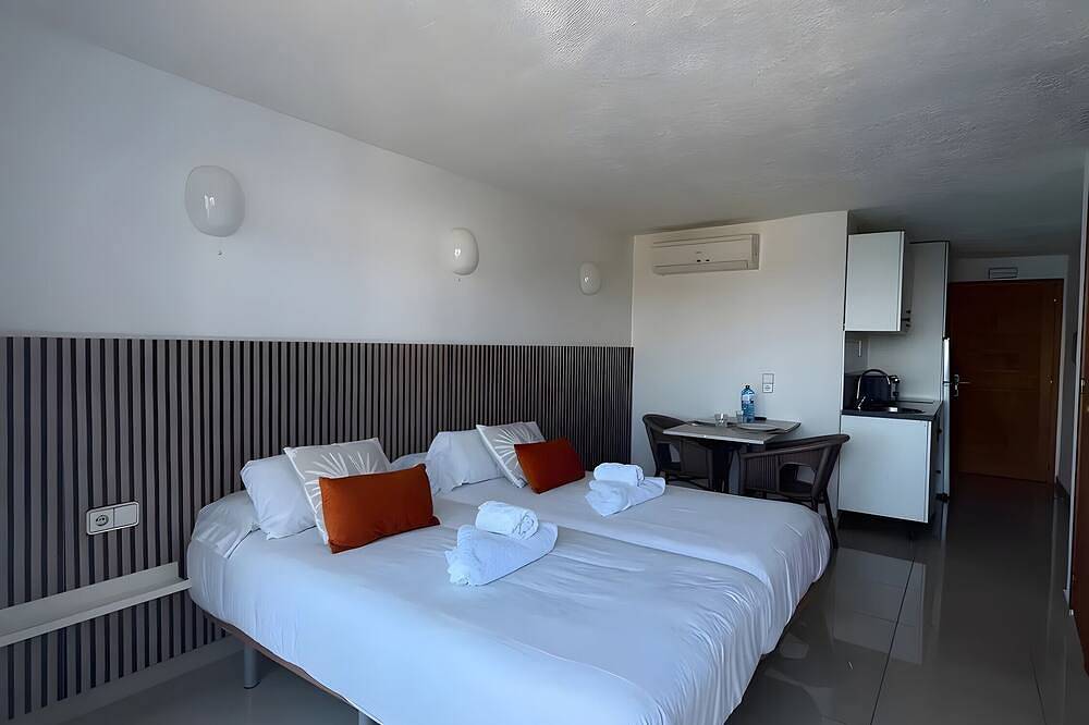 Apartment In A Hotel 'Apartamento Doble' with Shared Pool in s'Arenal Gran, Sant Joan de Labritja