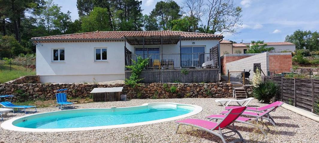 Villa per 10 persone, con panorama e terrazza nonché piscina, con animali domestici in Joyeuse