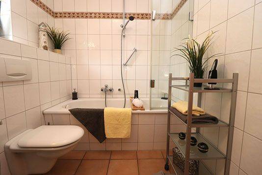 Appartement entier, Ferienwohnung mit Terrasse direkt hinter der Düne nur wenige Schritte zum Strand in Wustrow, Fischland