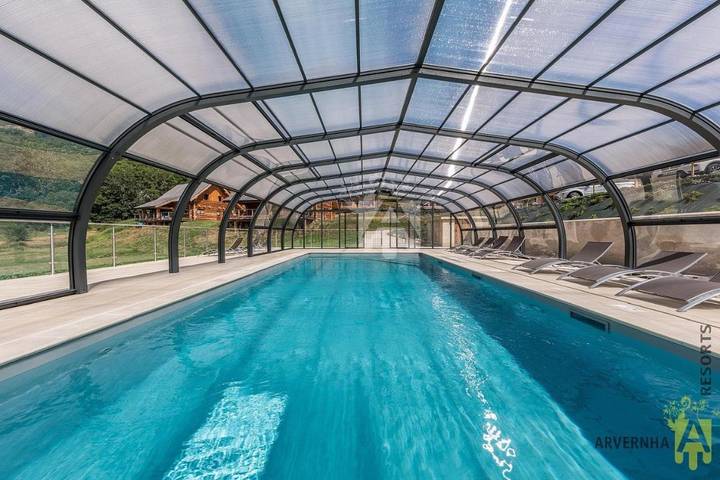 Chalet pour 6 personnes, avec vue ainsi que piscine et terrasse à Chambon-sur-Lac - 2