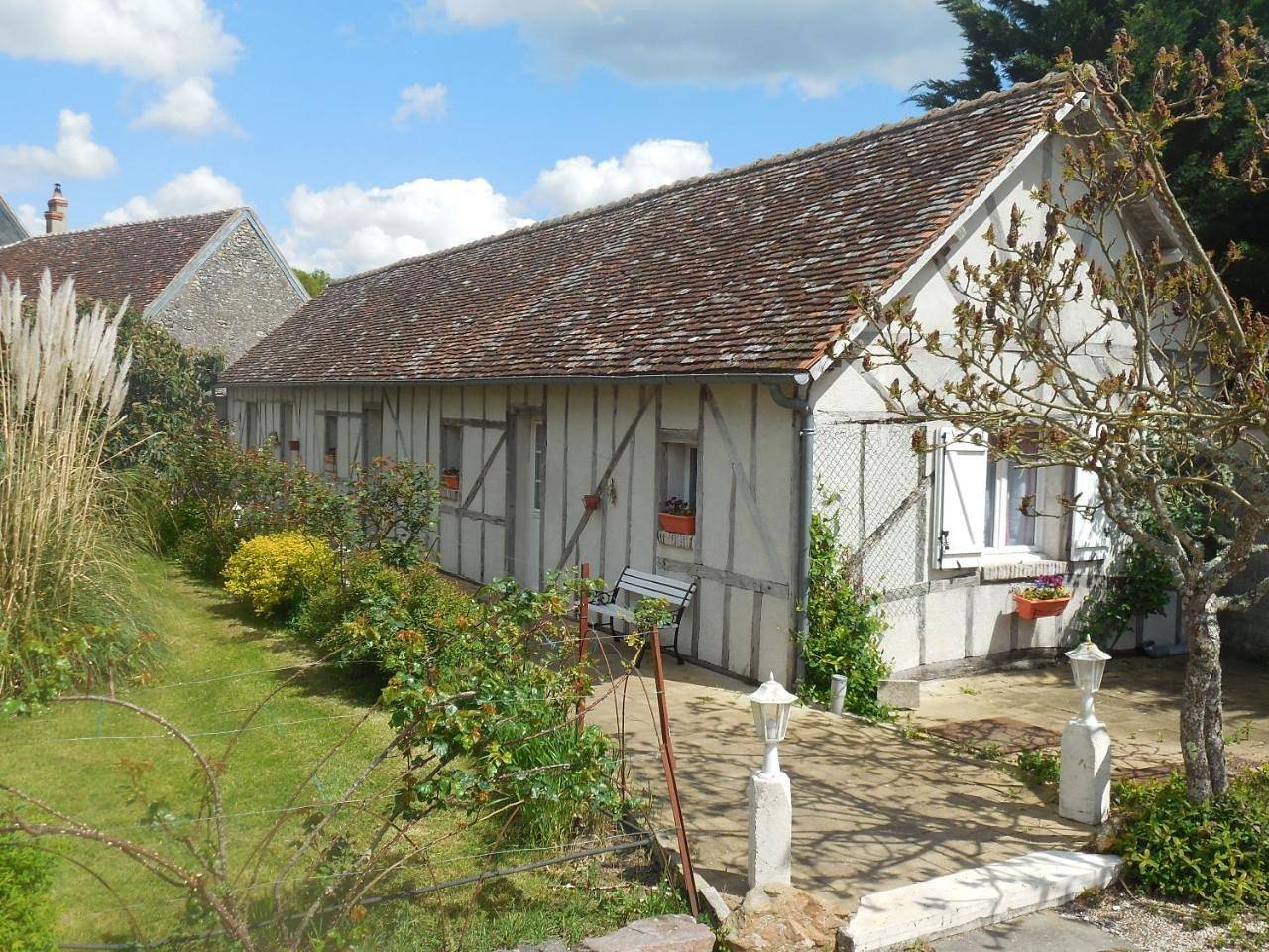 Comfort Triple Room with Shower in Cormeray (Loir-et-Cher), Région de Blois