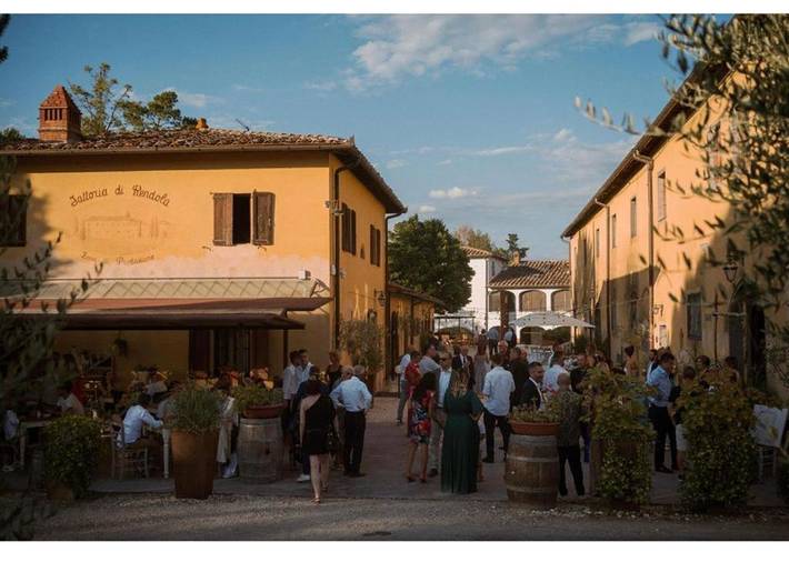 Casa vacanza per 2 persone, con piscina e panorama nonché giardino in Montevarchi