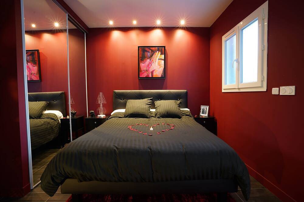 Maison avec piscine chauffée privée et jacuzzi exclusif à 10 min de Toulouse in Montrabé, Toulouse et ses environs