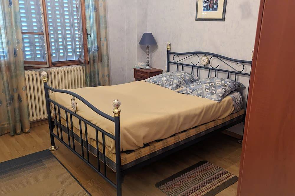Entire apartment, Apartment 'Appartement Rochenoir' with Mountain View, Private Terrace and Wi-Fi in Saint-Jean-de-Maurienne, Saint-Jean-de-Maurienne region