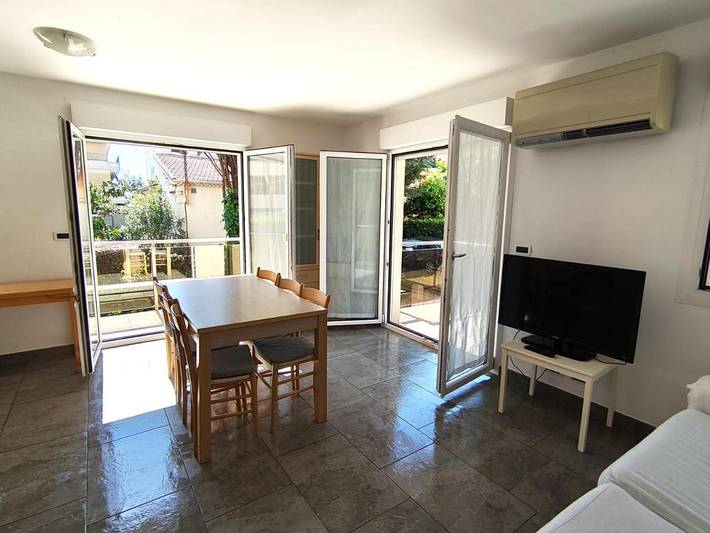 Gîte pour 5 personnes, avec terrasse et vue, animaux acceptés dans Carnolès